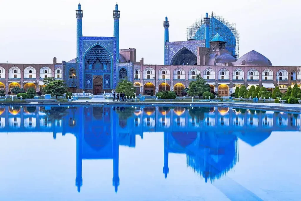 جشن گرفتن شب لیلة الرغائب
